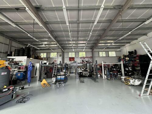 Foto - moderne Neubauhalle in Quickborn unweit der BAB 7