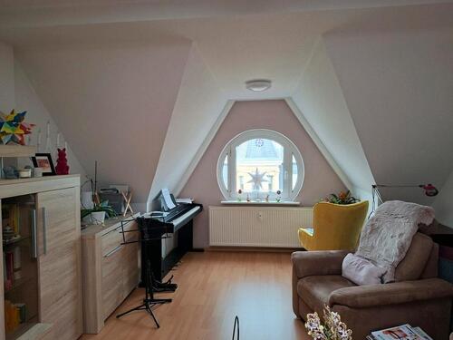 Foto - Gemütliche, top ausgestattete DG Wohnung mit Wohnküche (EBK)