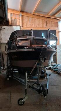 Foto - Trockener Hallenplatz für Boot zu vermieten