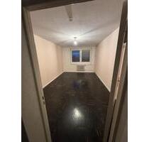 3 Zimmer Wohnung mit Balkon und Stellplatz und Fahrstuhl - Berlin Reinickendorf