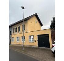 Modernisiertes Einfamilienhaus mit großem Grundstück - Bedburg