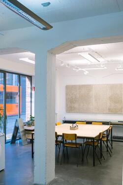 Foto - Arbeitsplatz Büroplatz Coworking Bürogemeinschaft