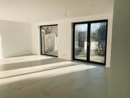 Foto - Frisch renovierte 4 Zimmer Wohnung mit Terasse und Garten