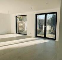 Frisch renovierte 4 Zimmer Wohnung mit Terasse und Garten - Wittenborn