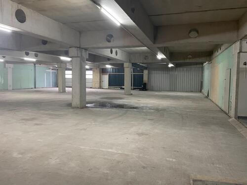 Foto - Stellplatz in eine Halle für Wohnmobil, Wohnwagen in Siebenstern