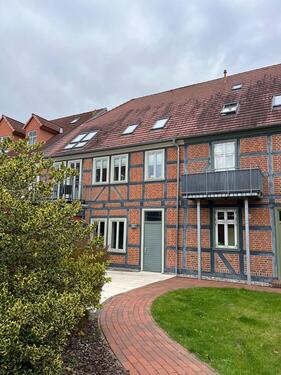 Foto - Helle 2-Zimmer-Dachgeschosswohnung in saniertem Zweiparteienhaus