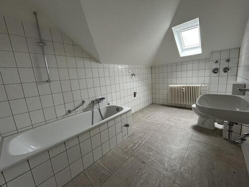 Foto - 3.5 Zimmer Dachgeschoßwohnung zur Miete in Duisburg