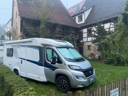 Foto - Nicht einsehbar: Winter Wohnmobil Stellplatz vor Scheune