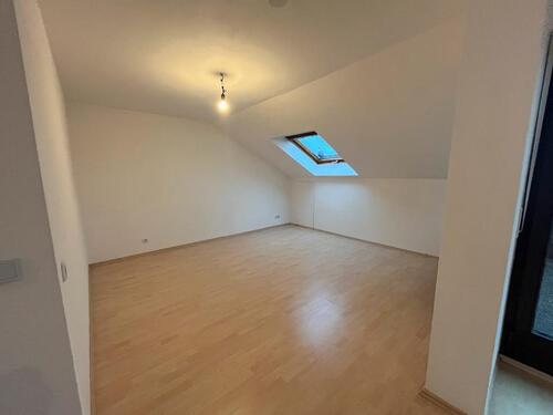 Foto - 2,5 Zimmer DG-Whg zu vermieten 