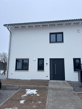 Foto - Doppelhaushälfte neu mit Einliegerwohnung linke Seite