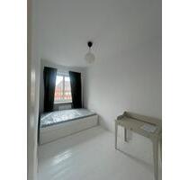 möbliertes WG-Zimmer 12 m²– 650 € warm – frei ab 1.5. - Berlin Steglitz-Zehlendorf