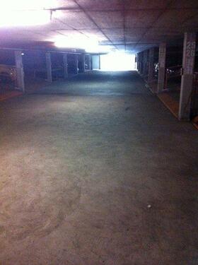 Foto - Stellplätze für PKW in gepflegter Tiefgarage Nähe Winterhafen