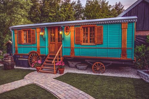 Foto - Schöner Zirkuswagen mit Whirlpool und Sauna
