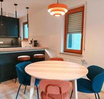 Voll möbelierte Helle 2-Zimmer Wohnung mit Tiefgaragestellplatz - Stuttgart Lehen