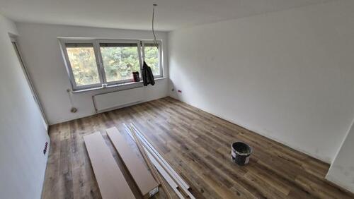 Foto - Erstbezug nach Sanierung: 3-Zi.-Wohnung mit Balkon und Stellplatz