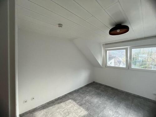 Foto - 2 Zimmer Dachgeschoss Wohnung - 430,00&nbsp;EUR Kaltmiete, ca.&nbsp; 52,00&nbsp;m&sup2;
