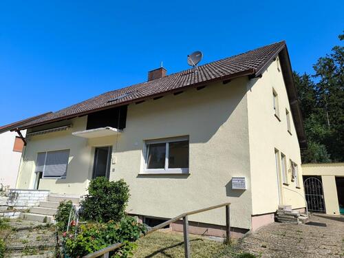 Foto - Zweifamilienhaus in Regenstauf mit großem Grundstück & Potential!