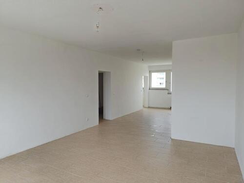 Foto - Großzügige 4-Zimmer Wohnung mit Aufzug, Balkon und 2 Stellplätzen