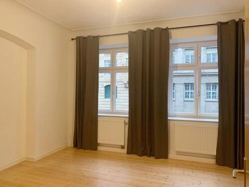 Foto - Berufstätigen WG am Hölderlinplatz - 2 freie Zimmer