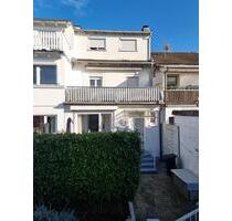 Reihenmittelhaus Lörrach Zentrum – Altbau mit Garten & Ausbaupote