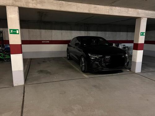 Foto - Tiefgaragenstellplatz - 100,00 EUR Miete,