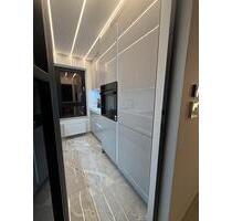 Exklusive, vollmöblierte-Penthouse-Wohnung, Balkon- Tiefgarage- - Berlin Tempelhof-Schöneberg