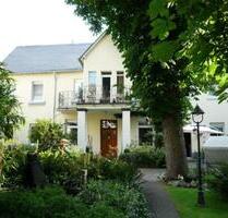 Stilvolle 3ZKB mit Balkon und Küche und Garten! Zentral Mayen!