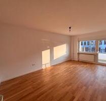 Bonjour Haidhausen! Renovierte 2-Zimmer-Wohnung mit Balkon und Einbauküche - München Ramersdorf-Perlach