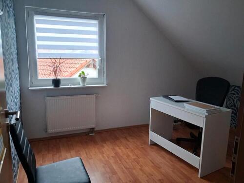 Foto - DG Wohnung - 600,00 EUR Kaltmiete, ca.  80,00 m²