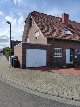 Foto - Provisionsfreie Doppelhaushälfte mit Garage und Keller