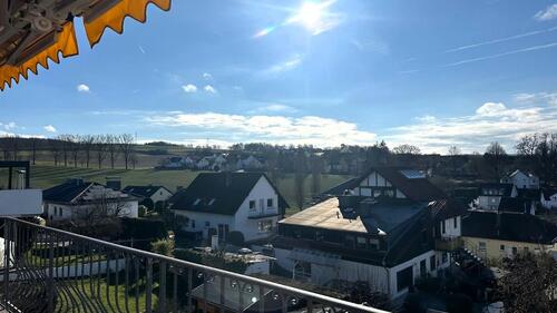 Foto - Einziehen und Wohlfühlen! Top-Lage! Traum-Wohnung im 1. OG mit grandiosem Blick! 4 ZKB, Diele, Gäste-WC, Speicherräume, Stellplatz