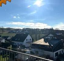Einziehen und Wohlfühlen! Top-Lage! Traum-Wohnung im 1. OG mit grandiosem Blick! 4 ZKB, Diele, Gäste-WC, Speicherräume, Stellplatz - Bad Camberg