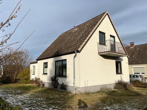 Foto - Einfamilienhaus zu vermieten - 990,00&nbsp;EUR Kaltmiete, ca.&nbsp; 120,00&nbsp;m&sup2;