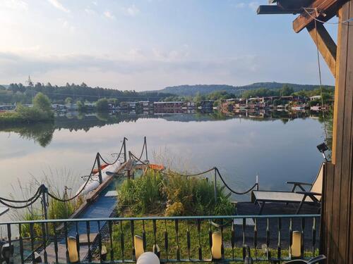 Foto - Idyllisches Häuschen am See am Campingplatz Königsbruch Homburg