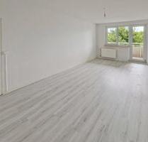 ALLES MIT DABEI! - Spielplatz, Balkon + nette Nachbarn! - Neubrandenburg Carlshöhe