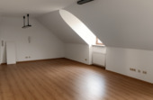 Foto - Taläcker: 2‑Zimmer Dachgeschoss ab sofort – inkl. EBK, TG, Keller