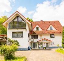 Zuhause auf zwei Ebenen – Maisonette mit Kamin und Platz zum Atmen - Höringen