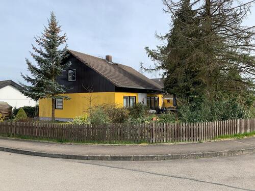 Foto - Einfamilienhaus mit Einliegerwohnung und schönem Garten