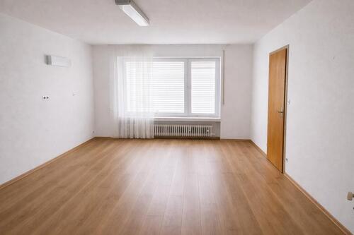 Foto - Helles WG-Zimmer (19 m²) frisch renoviert - in ruhiger Lage.