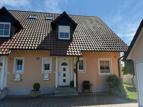 Foto - DHH mit Garagen und Garten in Geisenfeld (Engelbrechtsmünster)