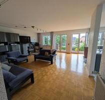 Helle, geräumige 2,5-Zimmer-Wohnung mit Balkon in Meerbusch-Lank