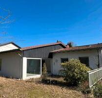 Freistehender Bungalow mit 2 Garagen in Hassel - Sankt Ingbert