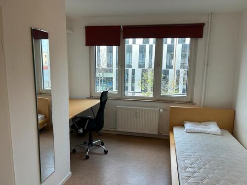 Foto - Wohnungszimmer mit eigenem WC - 353,00 EUR Kaltmiete,