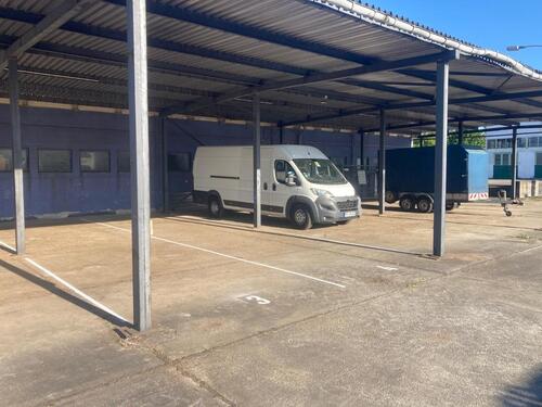 Foto - Stellplatz für Boote, Wohnmobile oder Wohnwagen unter Schleppdach