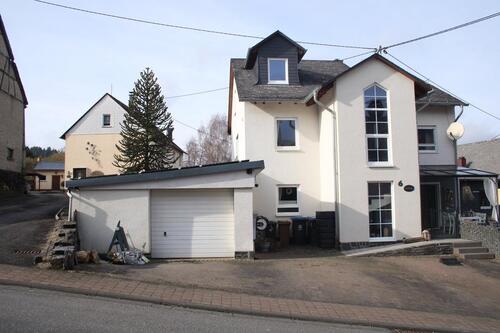 Foto - 9 Zimmer Mehrfamilienhaus, Wohnhaus in Peterswald-Löffelscheid