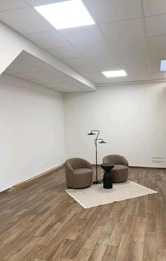 Foto - Platzmiete, Untermiete, Studio mieten Nageldesign Make-Up