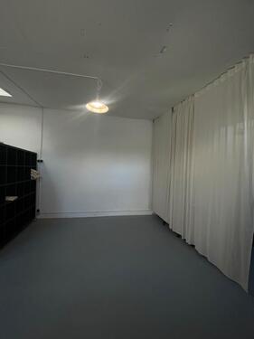 Foto - Atelierplatz Arbeitsplatz Lager Raum