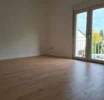 Sonnige Wohnung mit Balkon und 4 Zimmern in guter Lage - Bonn Lannesdorf