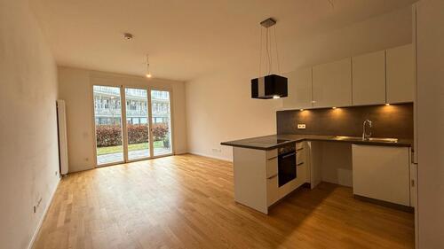 Foto - Terrasse, EBK und Stellplatz - 1.060,00&nbsp;EUR Kaltmiete, ca.&nbsp; 77,99&nbsp;m&sup2;