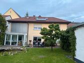 Foto - Einfamilienhaus mit Garagen und Garten zur Miete